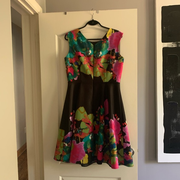 Like new Tahari dress - Picture 2 of 9